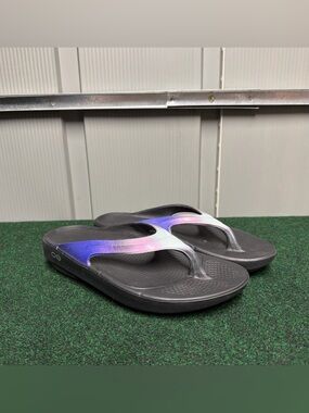 OOFOS OOlala Luxe Women Calypso Sandals Size 6 In awesome Condition !! EU/37